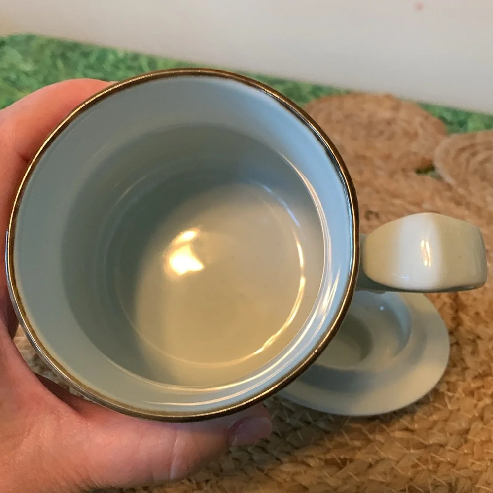 Adorable floral tea cup with lid, EUC
